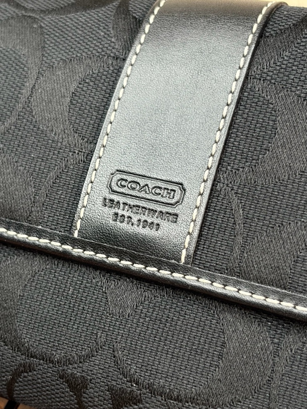 Vintage COACH Signature C Black Jacquard Leather Trifold Wallet Like New - Picture 5 of 16